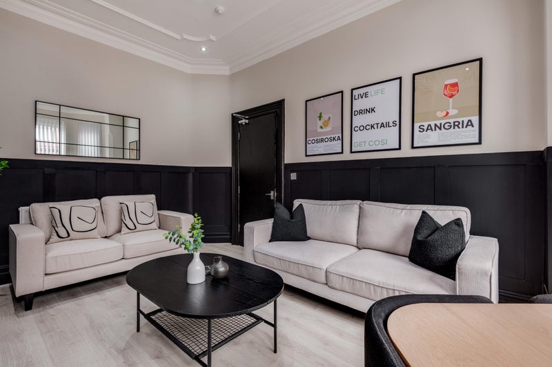 Photo 1: Living Room 