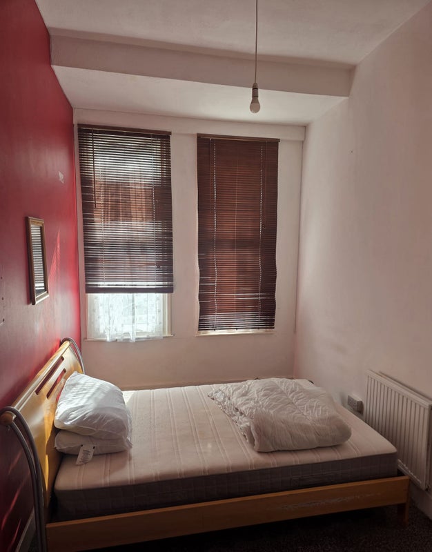 Photo 1: Bedroom