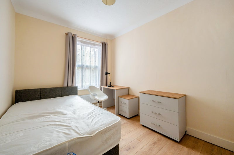 Photo 1: Room 1