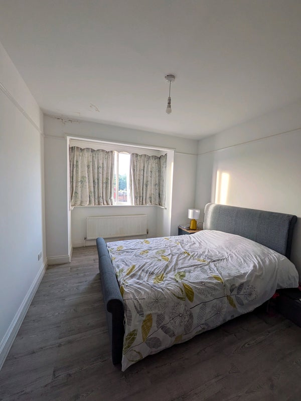 Photo 1: Bedroom