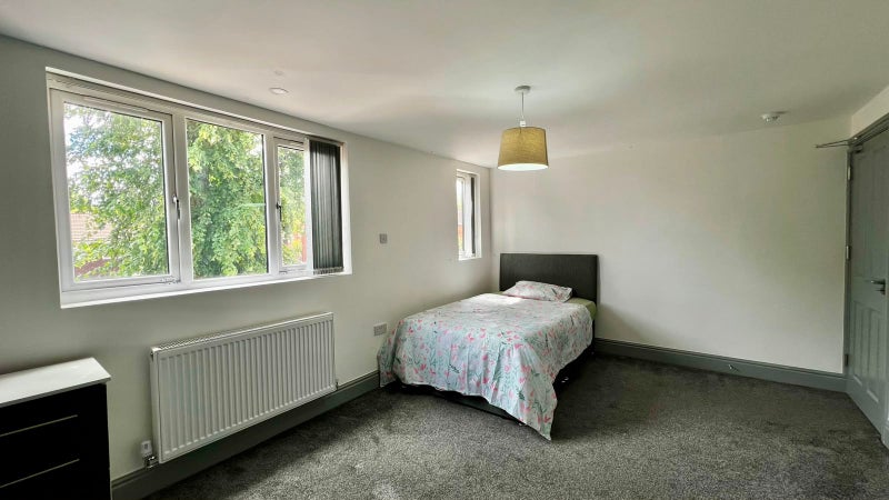Photo 1: Room 6
