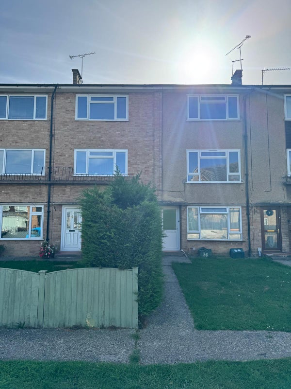 Photo 1: Front of the property 