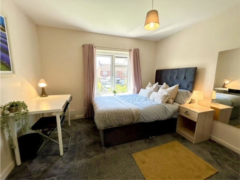 Photo 1: Room 3