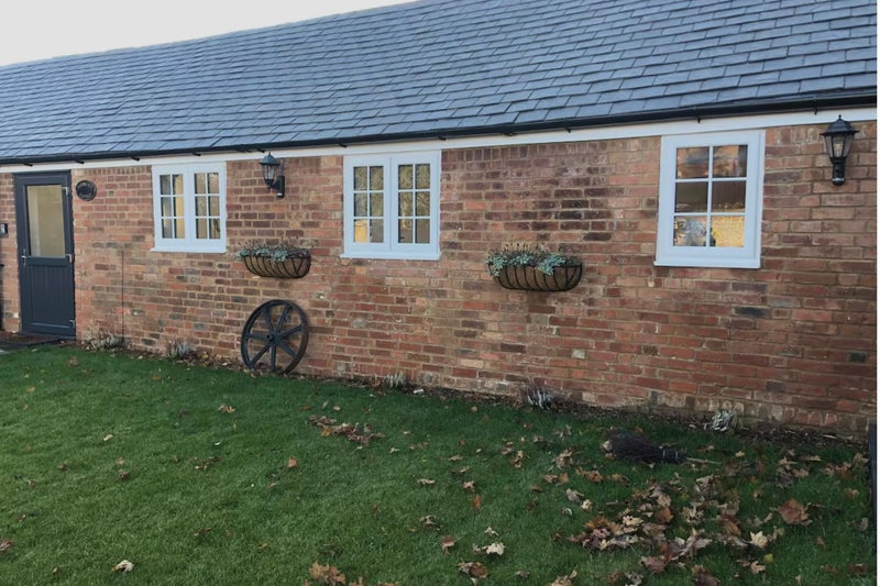 Photo 1: cottage 