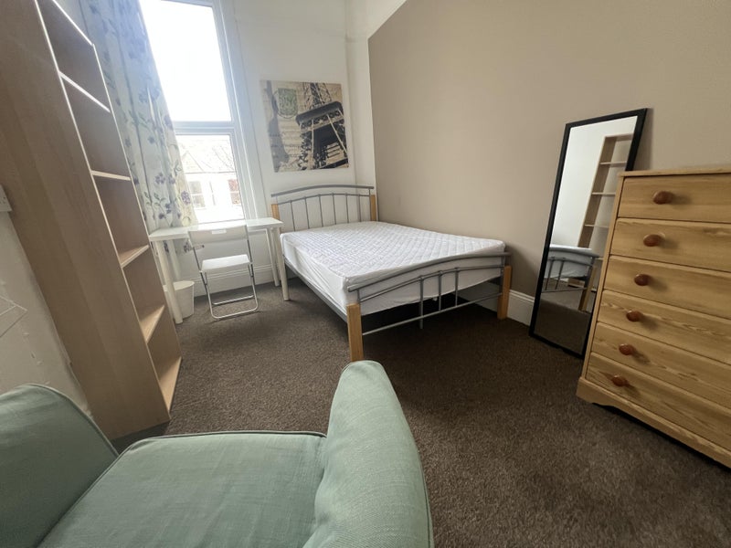 Photo 1: Room 7 only £120/week BILLS INCLUDED