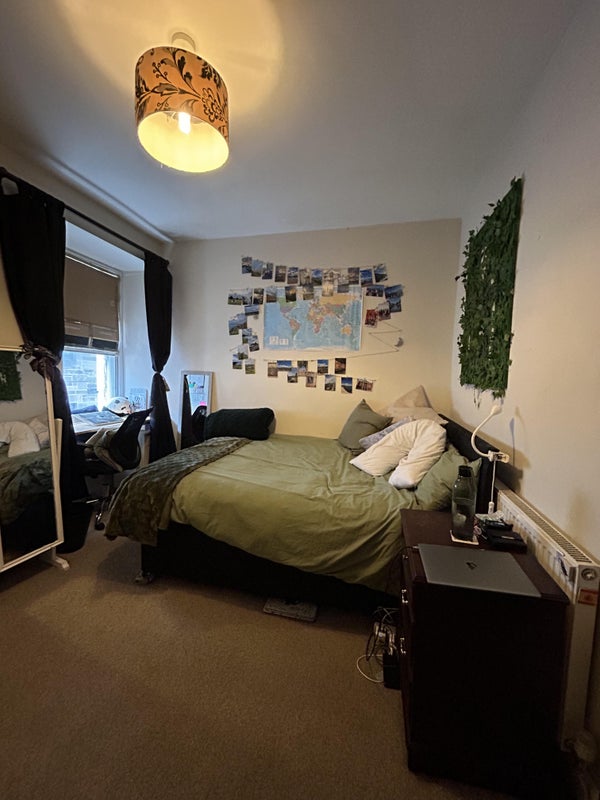 Photo 1: Double Bedroom
