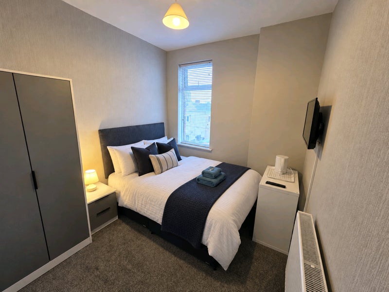 Photo 1: Bedroom 4