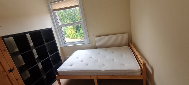 Photo 1: Bedroom