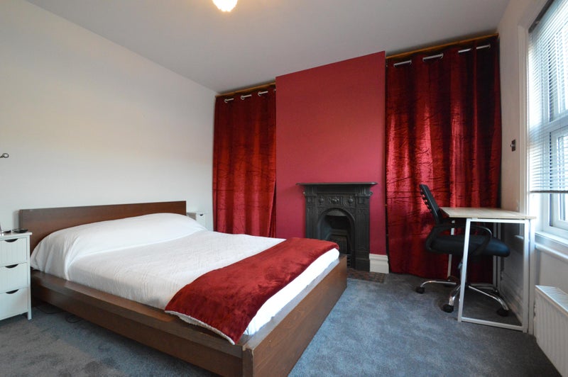 Photo 1: Very Large Double Room with Plenty of Storage, Desk and Chair