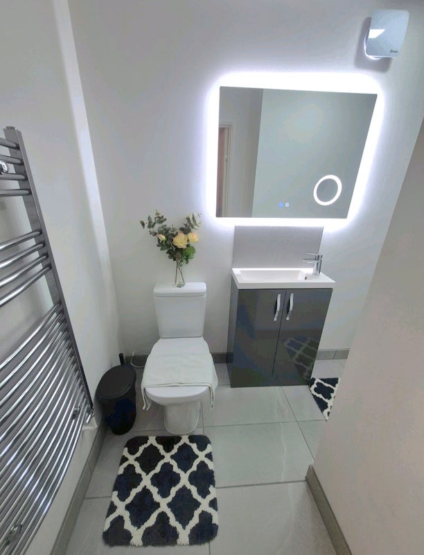 Photo 1: DOUBLE ROOM TOILET