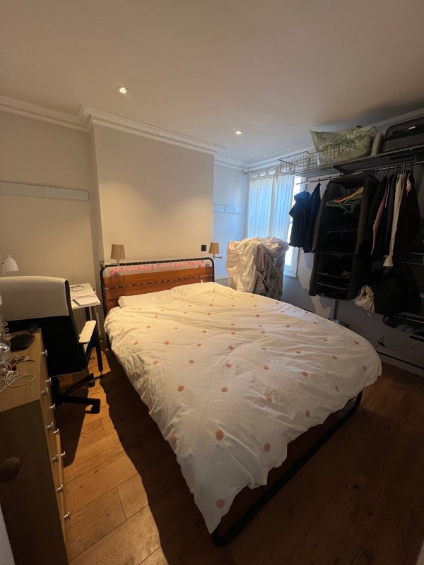 Photo 1: Double Room with King Size bed