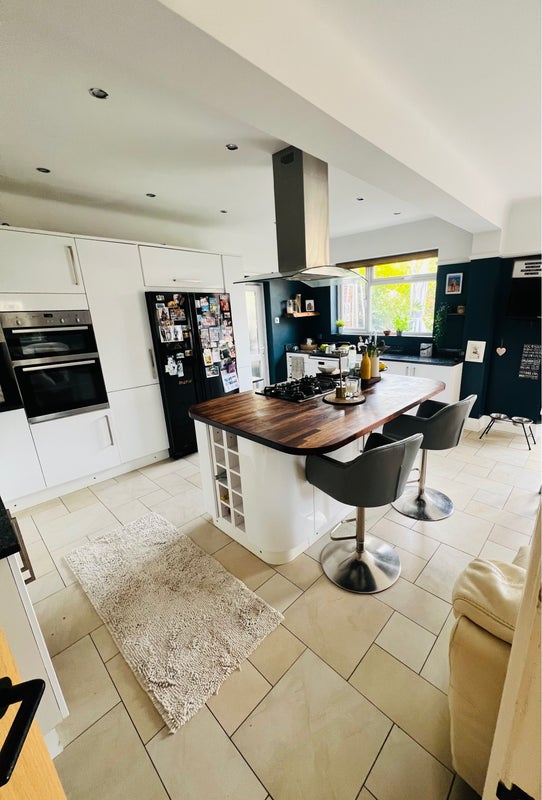 Photo 1: Open plan kitchen 