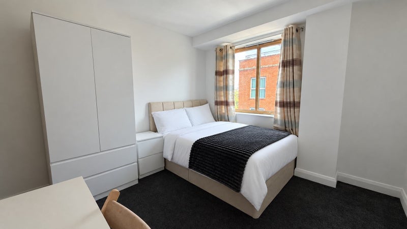 Photo 1: Bedroom