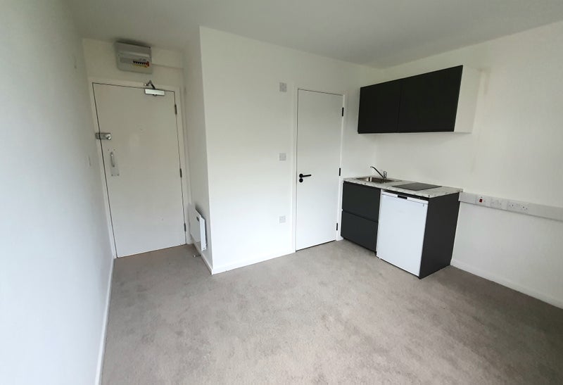 Photo 1: Single bedsit