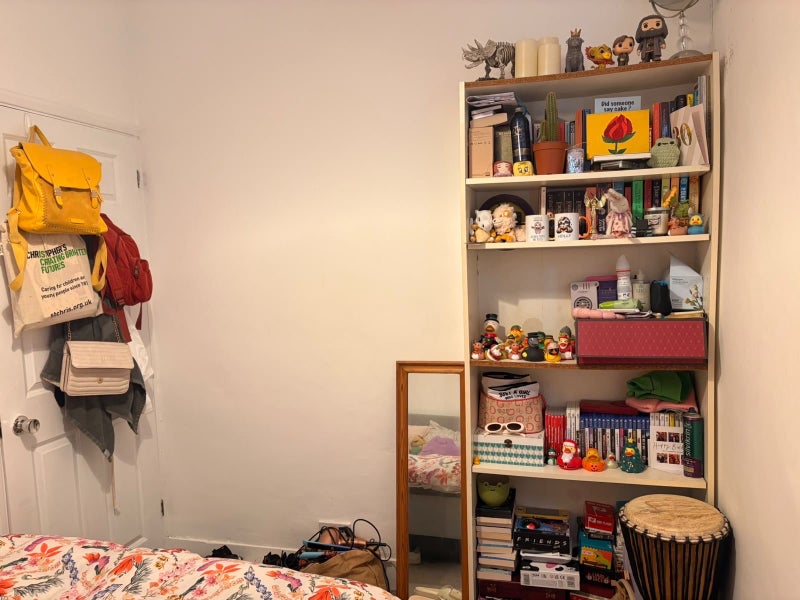 Photo 1: Bedroom