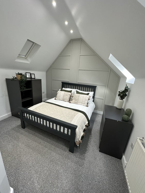 Photo 1: Room 5