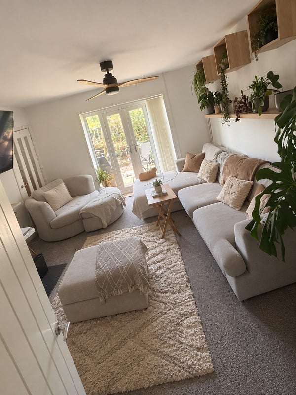 Photo 1: Shared living room 