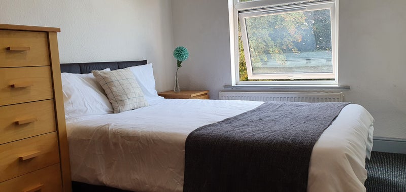 Photo 1: Nice room, available 3rd Nov 2026