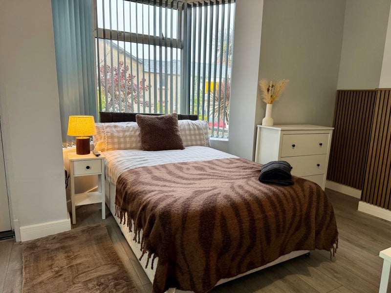 Photo 1: Room 1