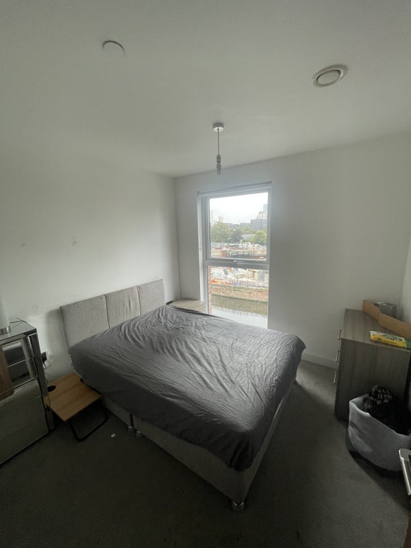 Photo 1: Bedroom