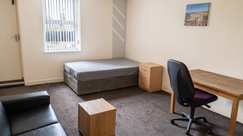 Photo 1: Room