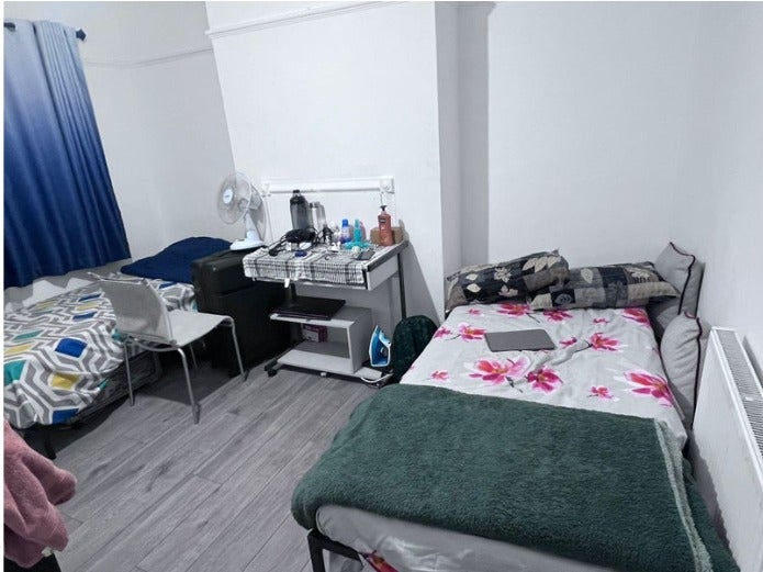 Photo 1: bedroom