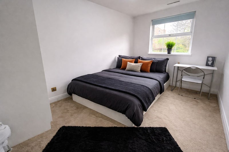 Photo 1: Room B