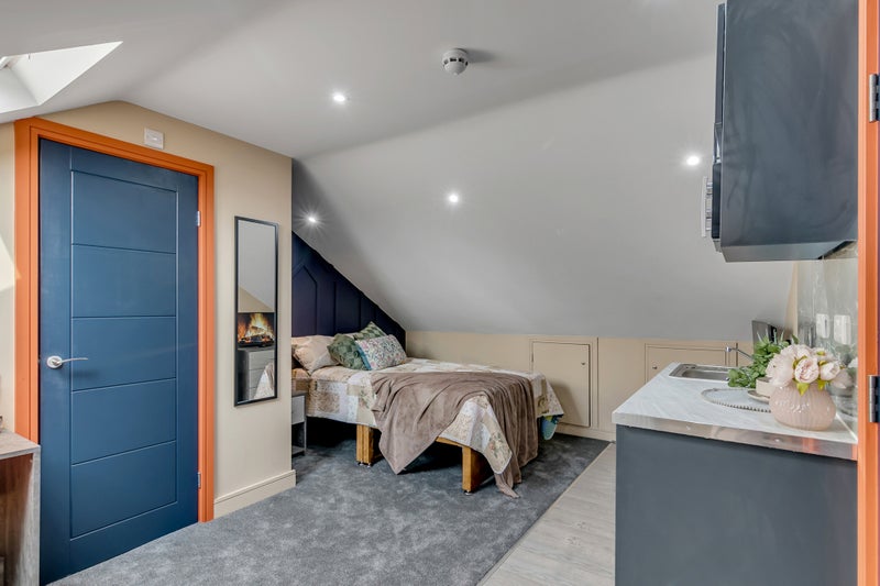 Photo 1: Room 6 