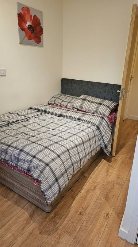Photo 1: Bedroom/ Double bed / Mattress 