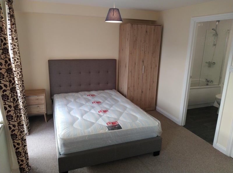 Photo 1: ROOM 3