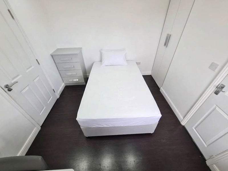 Photo 1: Bedroom / Double bed / Mattress /Fitted Wardrobe