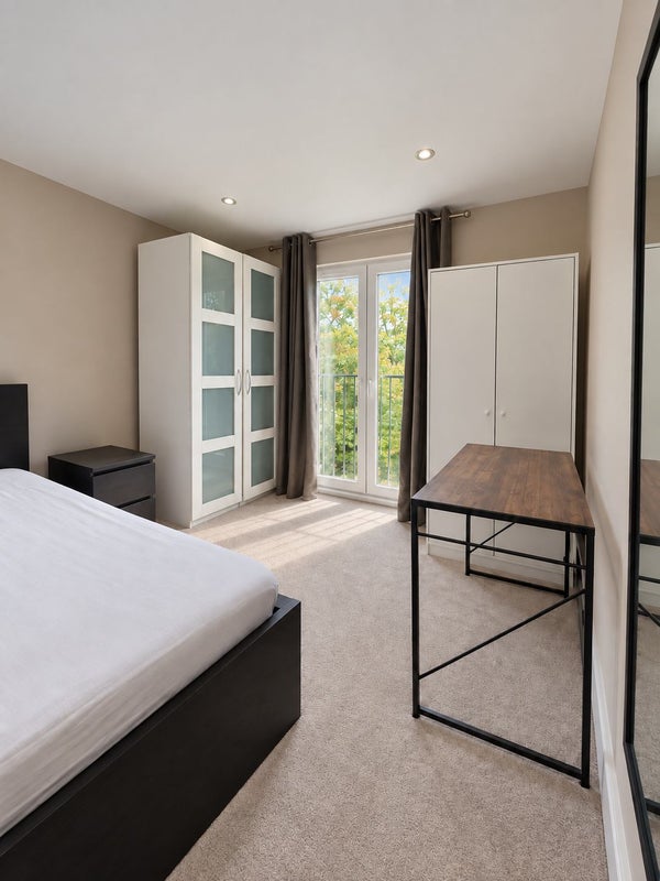 Photo 1: Room 1: £1,050 pcm (Including bills)
