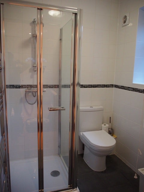 Photo 1: bathroom