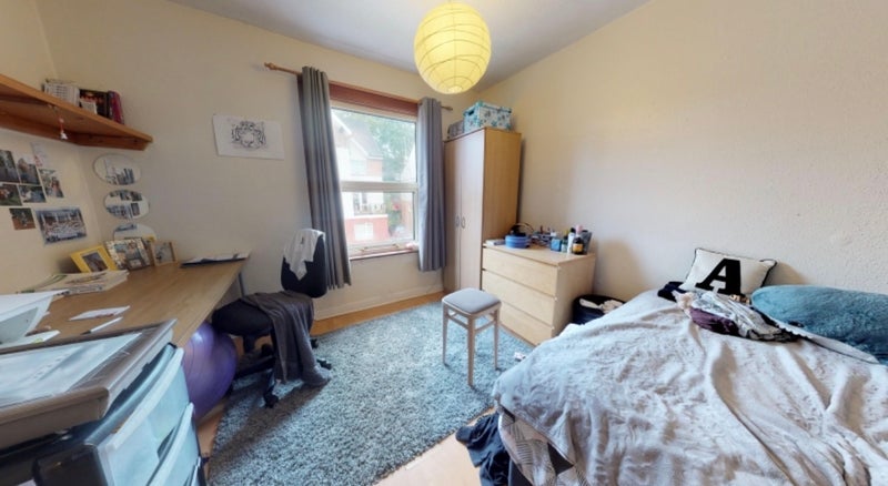 Photo 1: Bedroom