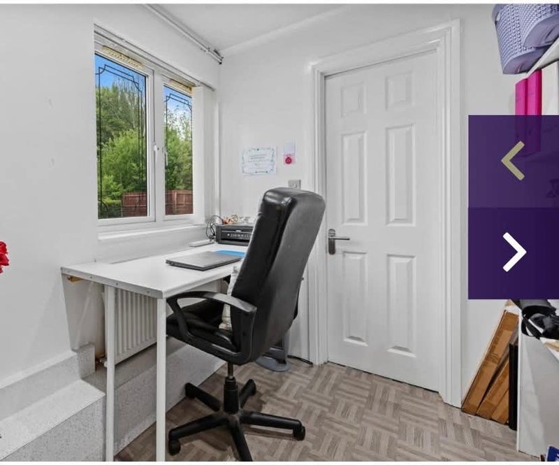 Photo 1: Study room
