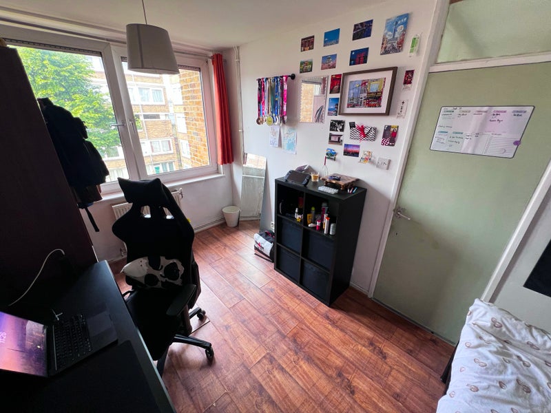 Photo 1: Bedroom 