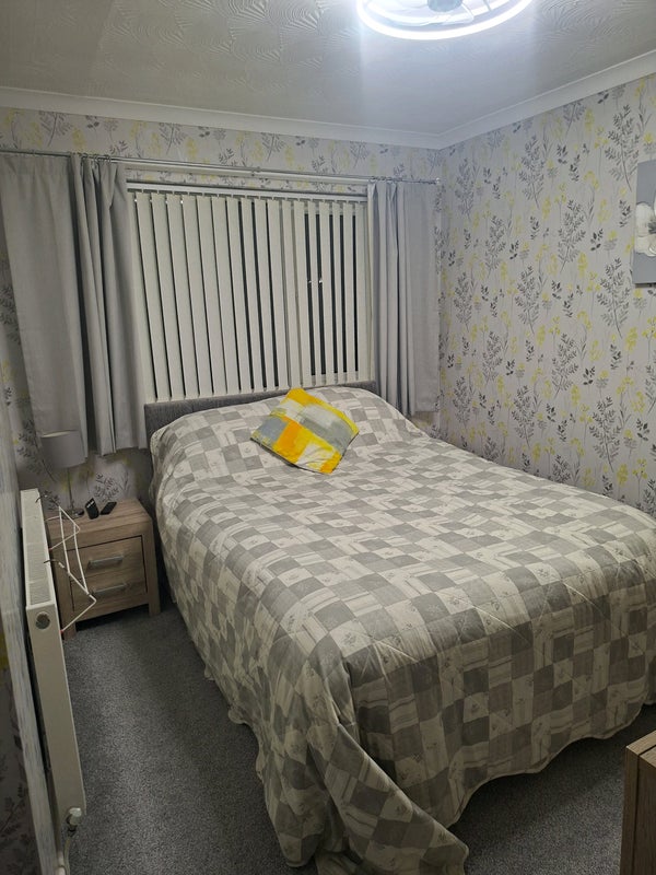 Photo 1: Double bedroom available