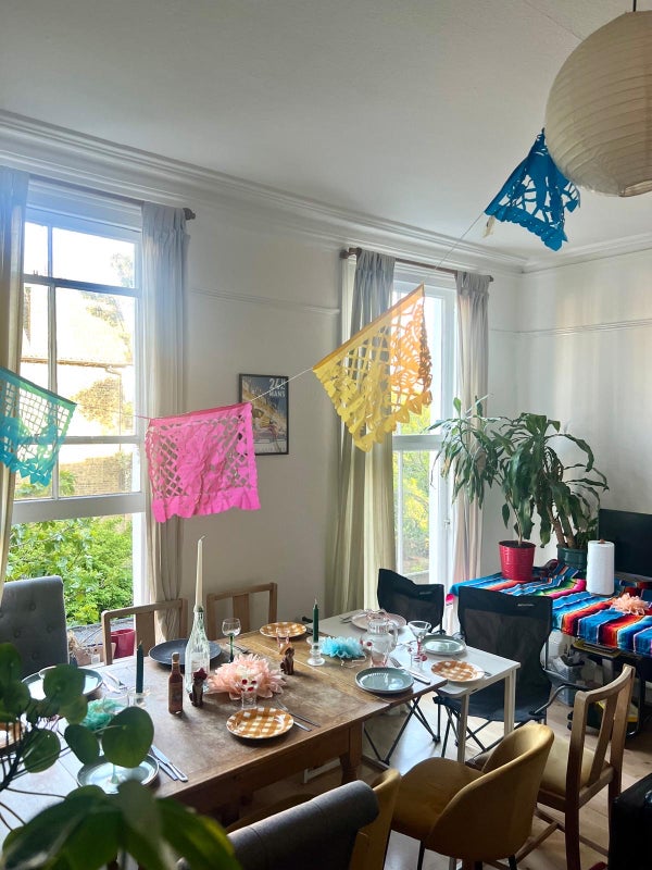 Photo 1: Living room