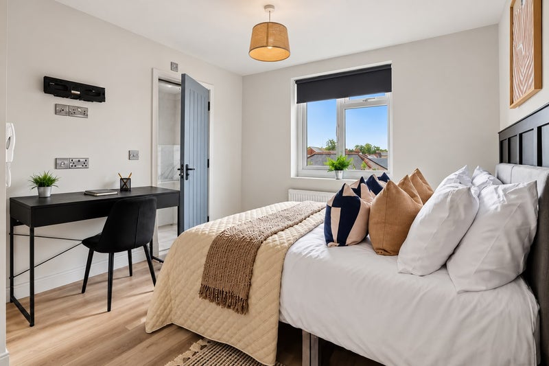 Photo 1: Bedroom 6