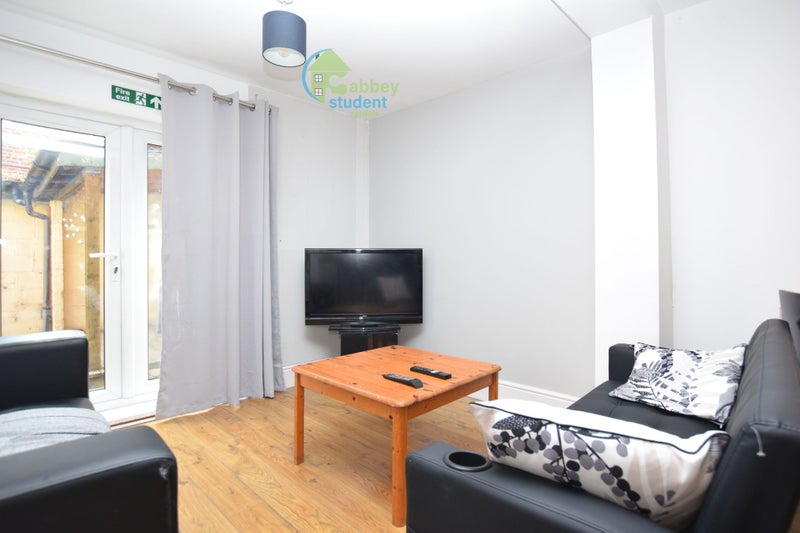 Photo 1: Lounge 