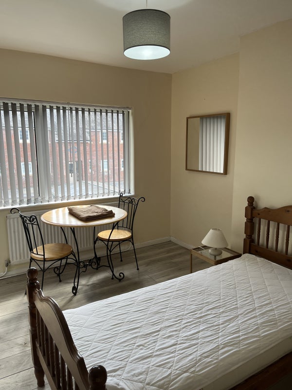 Photo 1: Bedroom