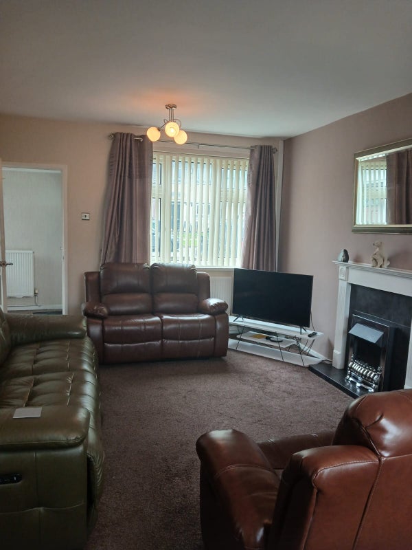 Photo 1: Big spacious living room