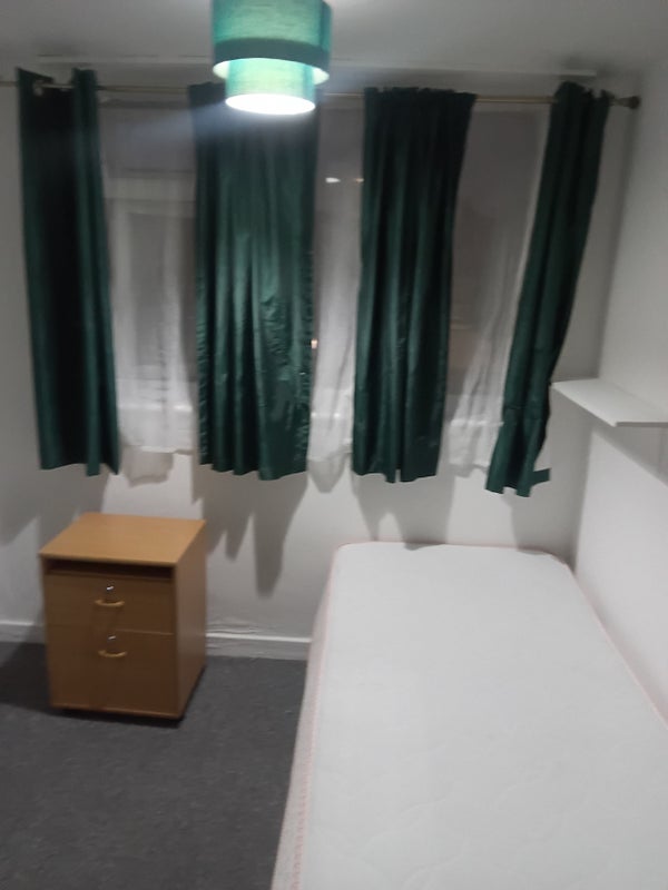 Photo 1: Bedroom