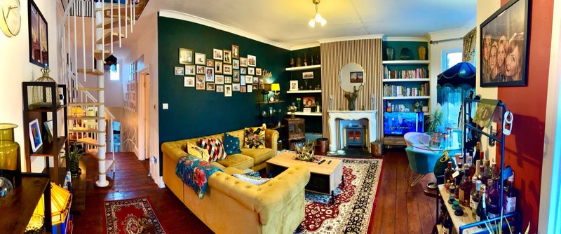 Photo 1: Livingroom 