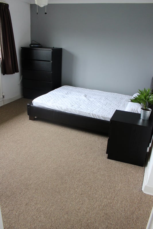Photo 1: DOUBLE BEDROOM 