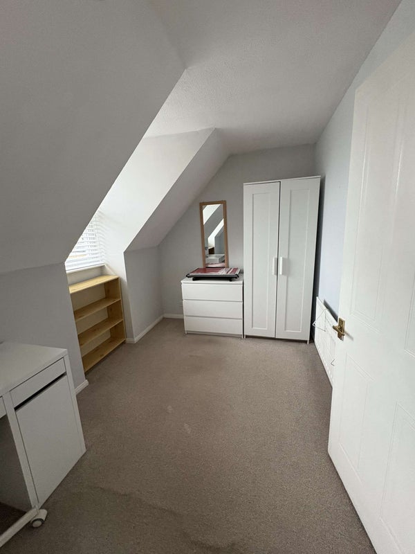 Photo 1: the room available