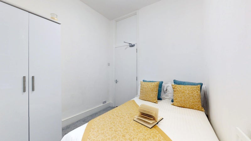 Photo 1: Bedroom 4 - £900 Available 10/11/2026