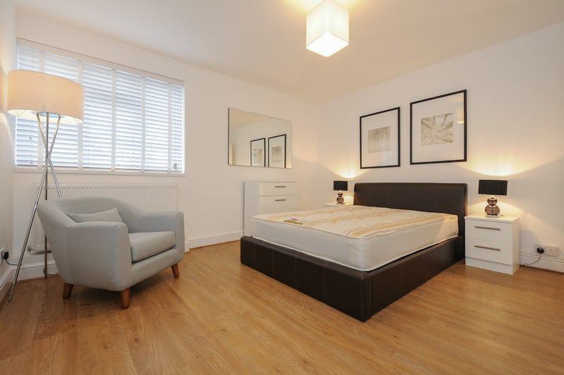 Photo 1: Bedroom 4 - £965PCM Available 04/11/2026