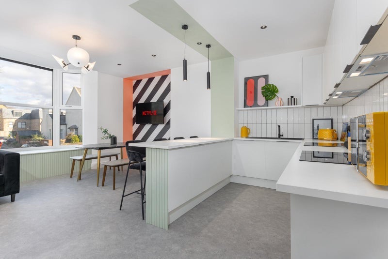 Photo 1: Kitchen 