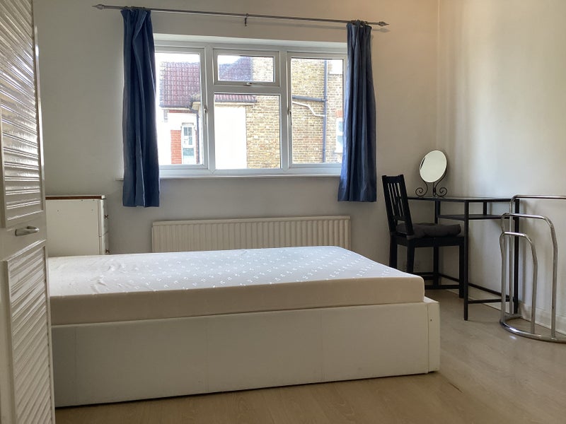 Photo 1: Room picture1